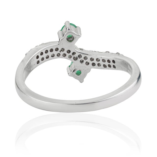 Metal Carat&Her Modernist Natural Emerald & Diamond Toi Et Moi Swirl Ring, Size 8 For Sale - Image 7 of 12