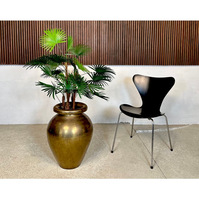 Large Italian Hand-Hammered Brass Vase attributed to Egidio Casagrande, 1950s For Sale - Image 6 of 15