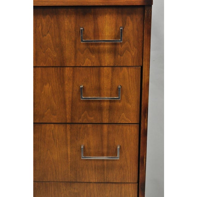 Vintage Mid Century Modern Walnut Veneer 4 Drawer Chrome Pull Tall Chest Dresser For Sale - Image 9 of 17