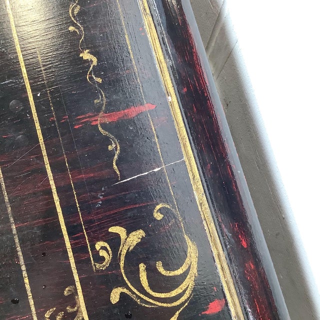 Black Vintage Black Lacquer Chinoiserie Cocktail Table With Gilt Decoration For Sale - Image 8 of 12