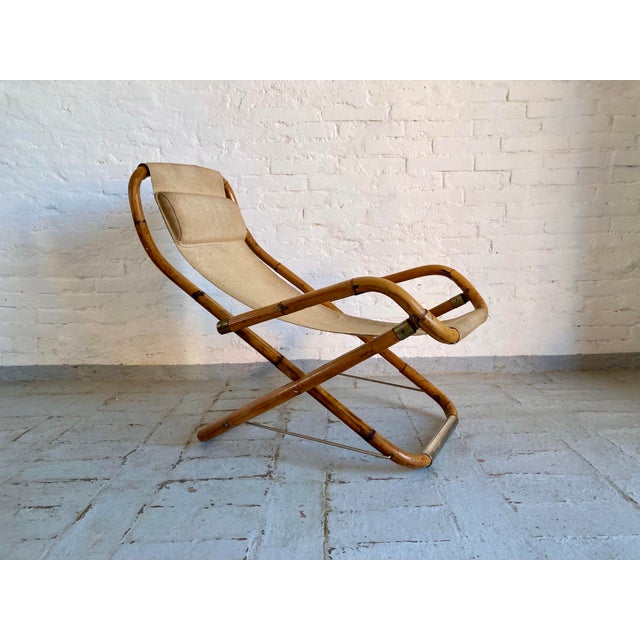 Stable and sturdy deckchair. Already washed and cleaned, the synthetic fiber fabric is original but if you don't like it...