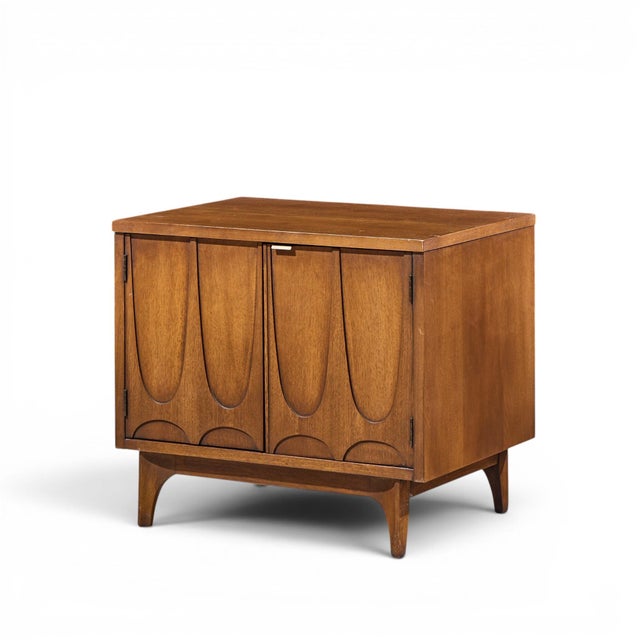 Broyhill Brasilia Mid Century Walnut Commode Nightstands - Pair For Sale - Image 9 of 10