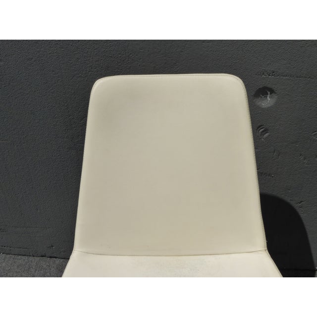 Vintage Contemporary Style White Vinyl Accent Chairs W Metal Peg Legs
