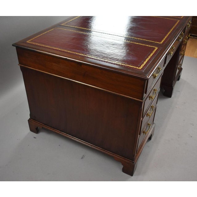 1900 - 1909 Edwardian Mahogany Pedestal Desk, 1900s For Sale - Image 5 of 10