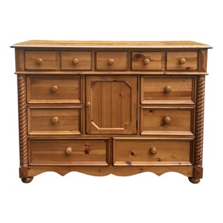 Broyhill Yorkshire Market Rustic Pine Farmhouse Dresser For Sale