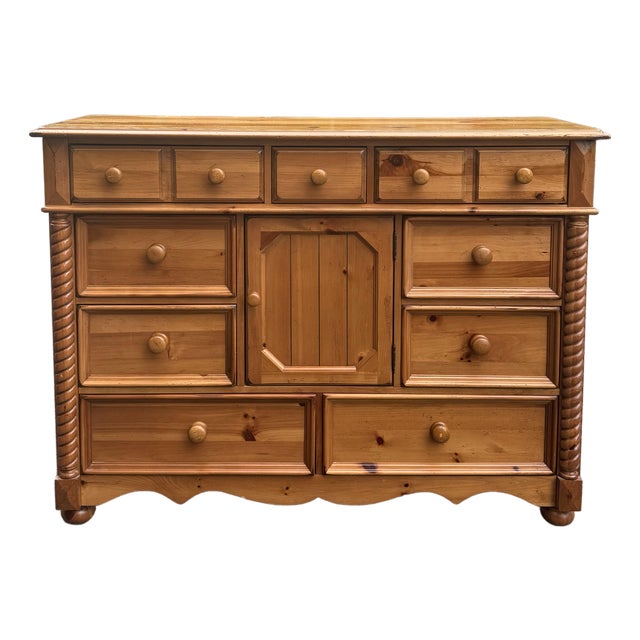 Broyhill Yorkshire Market Rustic Pine Farmhouse Dresser For Sale