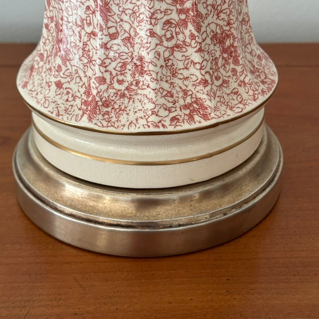 Pink Vintage Mid-Century Tall Ceramic Pink Floral Toile Pattern Lamp W/ Gold Accents For Sale - Image 8 of 10