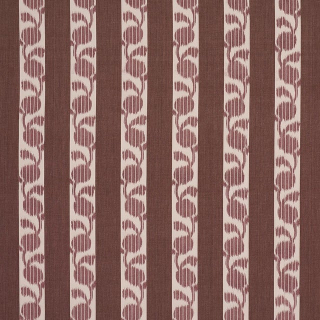 A true warp print made of 100% cotton, this soft botanical stripe features an intricate woven pattern with exquisite...