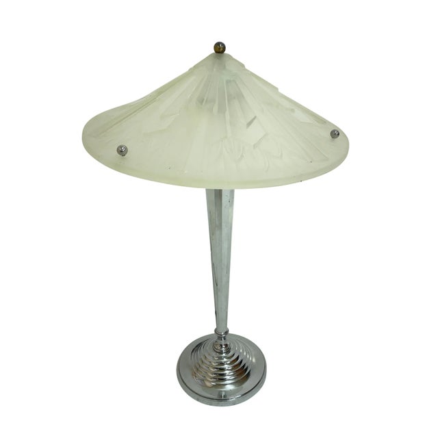 French Art Deco Table Lamp, 1930s, in Flawless conditions. Designed 1920 to 1949 European Plug (up to 250V).The wiring of...