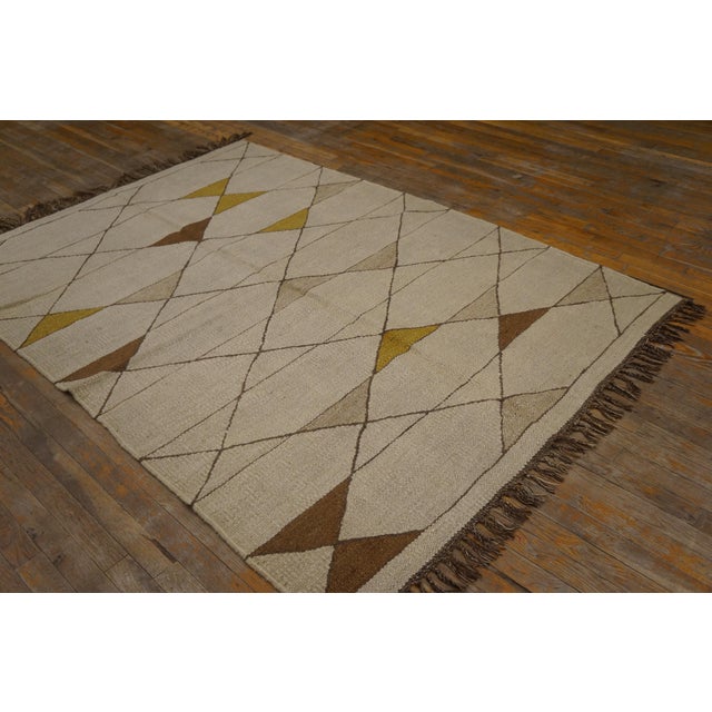 Contemporary 1930s Ivory Geometric Minimalist Antique French Deco Flat-Weave Rug 4' 9" X 6' 8" Wool Carpet For Sale - Image 3 of 9