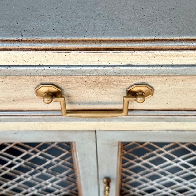 1960s Henredon Swedish Gustavian Brass-Lattice Floating Commode - Newly Painted For Sale - Image 13 of 17