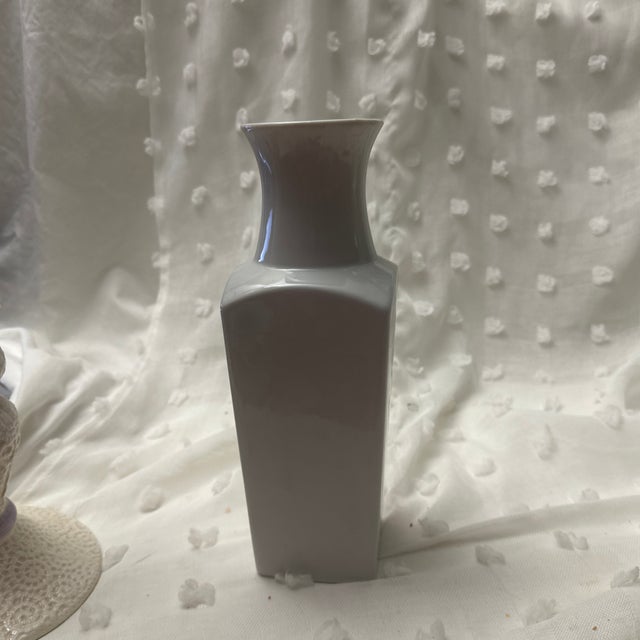 1960s Pair of Vintage Floral Japanese Vases For Sale - Image 5 of 9