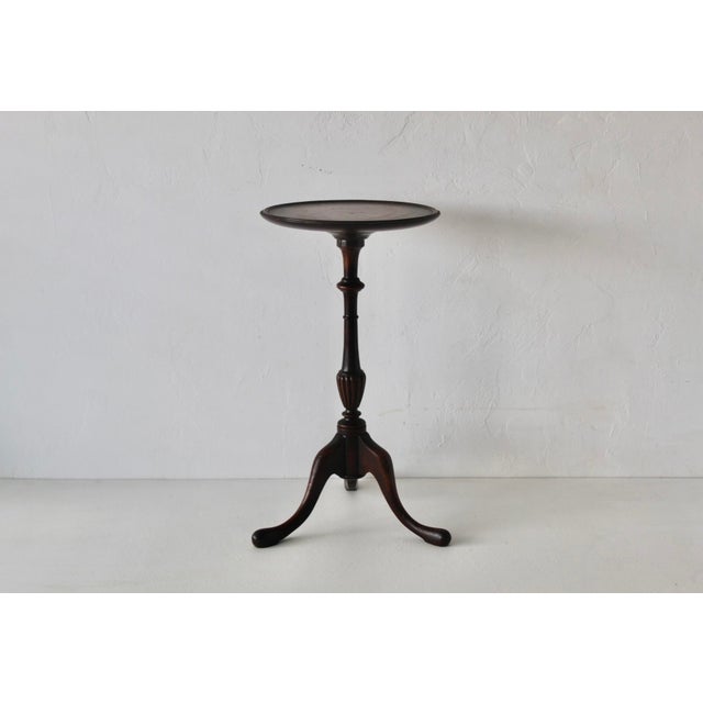 Traditional Vintage Georgian Style Mahogany Turned Pedestal Tripod Side Table For Sale - Image 3 of 17