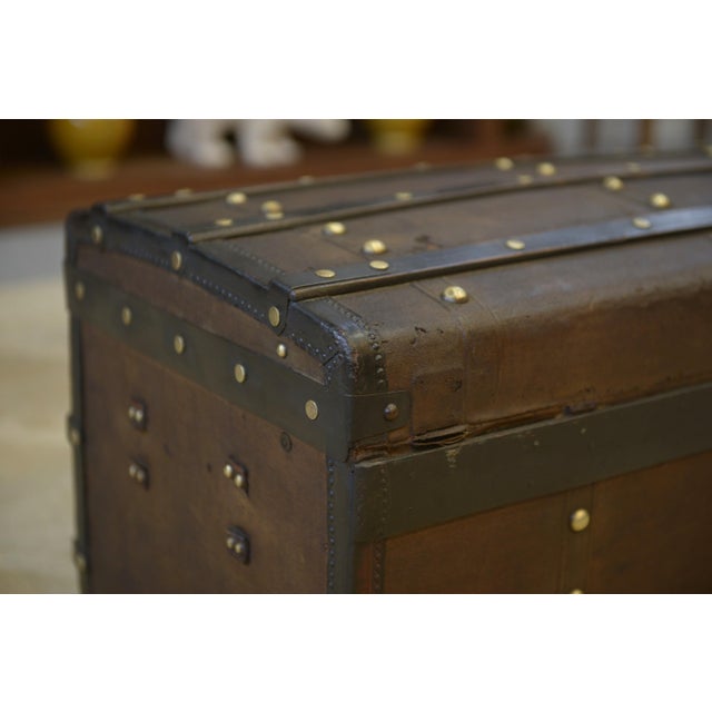 Vintage Travel Trunk, 1940s, in Very Good conditions. Designed 1920 to 1949