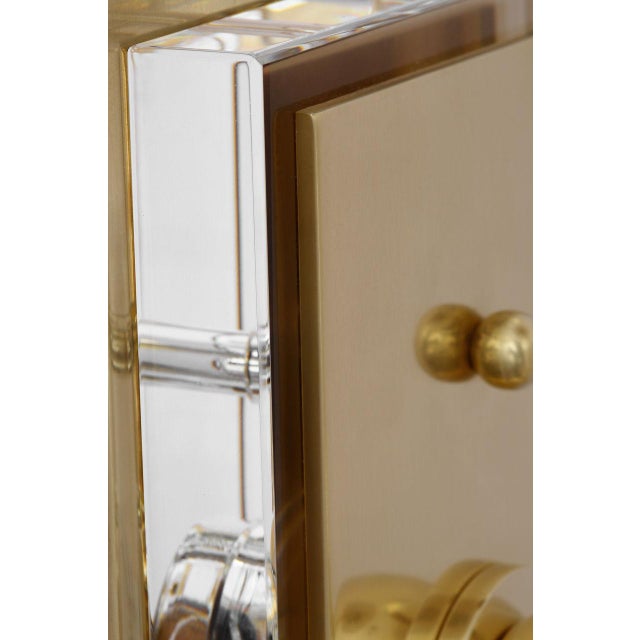 2020s Thomas O'Brien for Visual Comfort Signature Hulton 17" Cordless Single Sconce in Hand-Rubbed Antique Brass with Linen Shade For Sale - Image 5 of 8