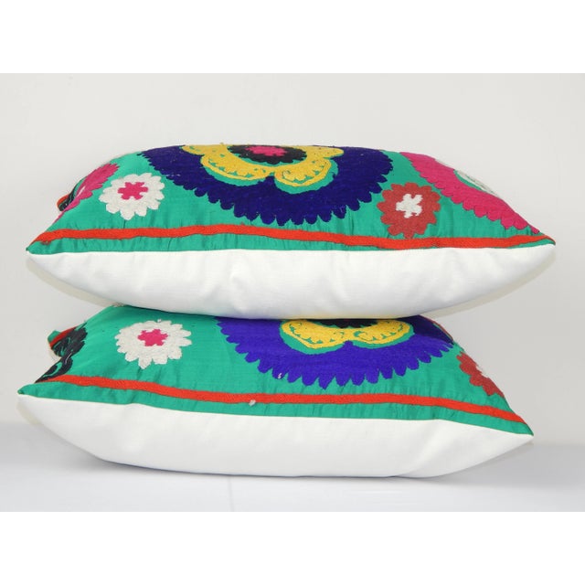 Mid-Century Modern Suzani Green Pillow Cover - A Pair For Sale - Image 3 of 5