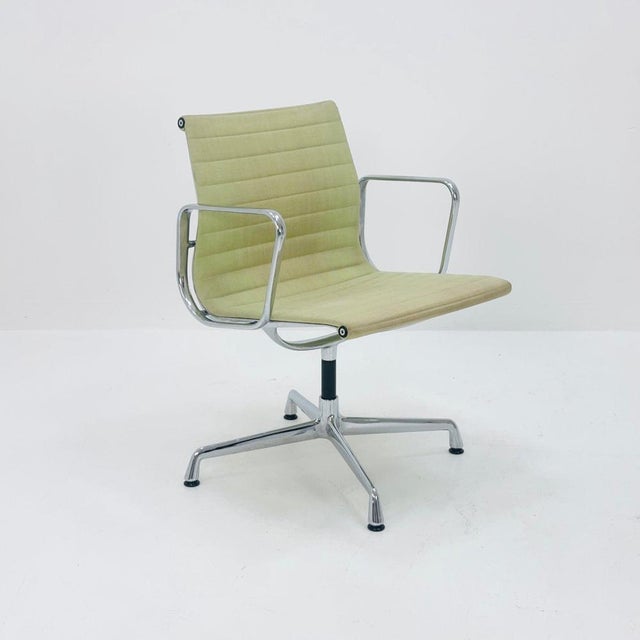 Swivel Office Armchair by Charles & Ray Eames for Herman Miller, 1970s For Sale - Image 3 of 11
