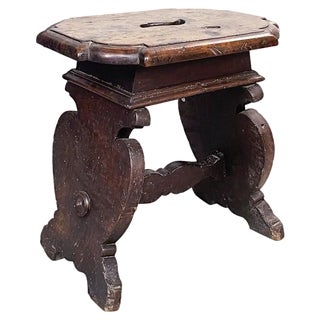 Italian Stool in Walnut, 1600s For Sale