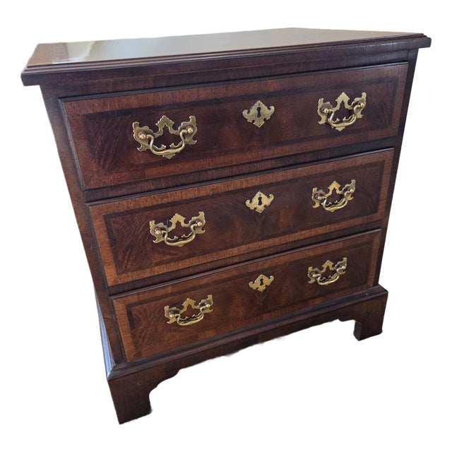 Henredon Aston Court Nightstand Bedside Chest Three Drawer Banded Mahogany For Sale