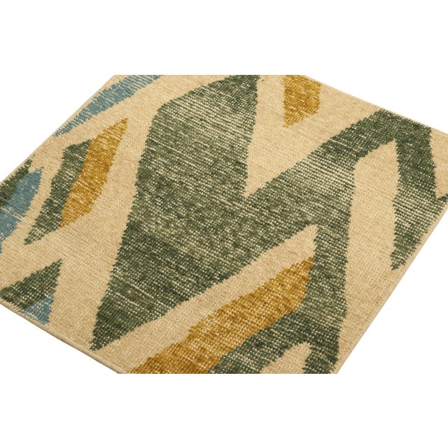 Contemporary Rug & Kilim’s Graphic Brushstroke Rug in Green and Gold, 5x8 For Sale - Image 3 of 6