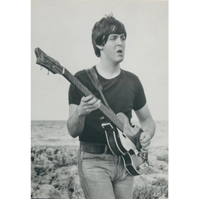 Henry Grossman, Paul Mccartney, Guitar, Black and White Photograph 24 X 16,7 Cm 1970, 1970s, Wood For Sale
