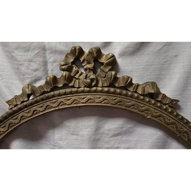 Victorian Antique Round Wood and Plaster Mirror / Picture Frame For Sale - Image 3 of 11