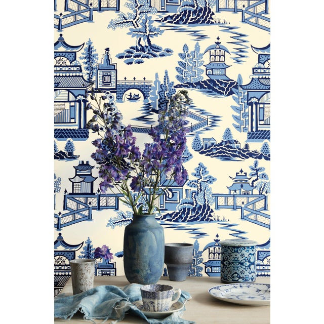 Schumacher Sample - Schumacher Nanjing Chinoiserie Wallpaper in Coral For Sale - Image 4 of 4