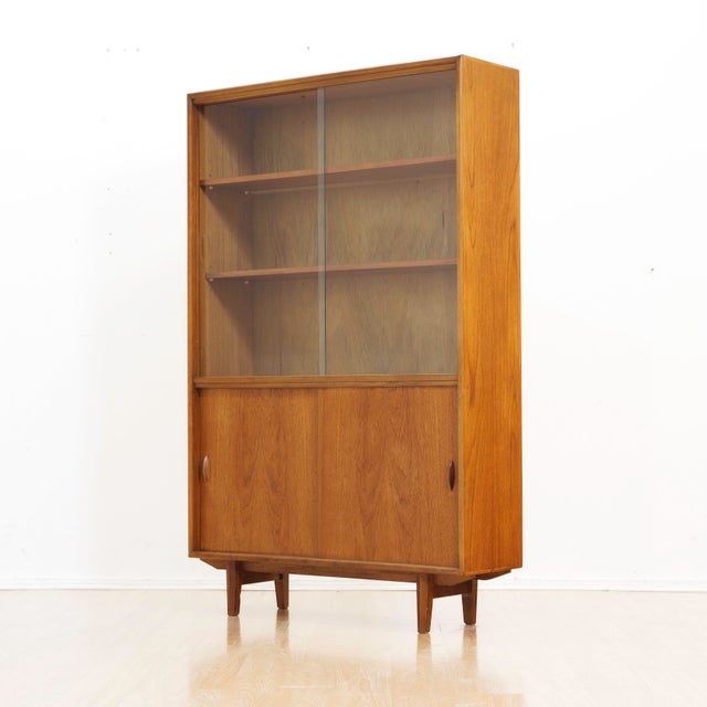1960s Mid Century China Cabinet by Herbert E. Gibbs For Sale - Image 5 of 10