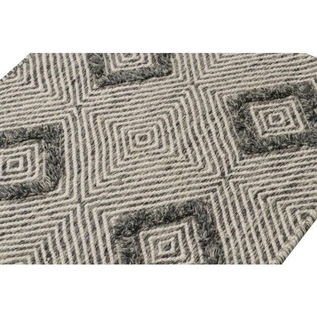 Rug & Kilim Rug & Kilim’s Contemporary Scatter Rug With White and Gray Geometric Patterns For Sale - Image 4 of 7