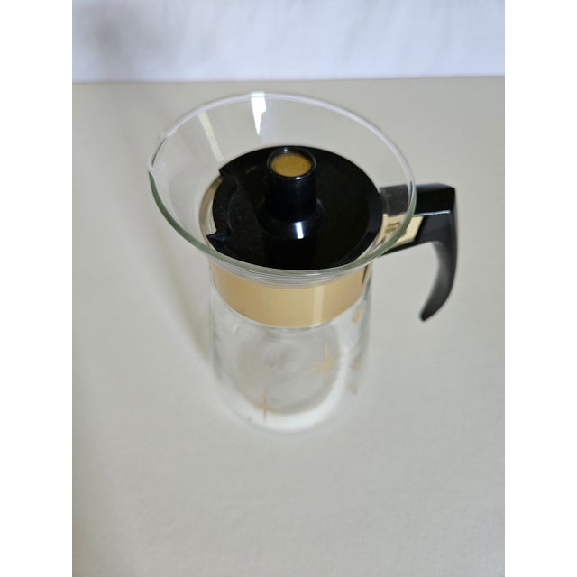 Mid-Century Modern 1960s Mid-Century Modern Atomic Pyrex Coffee Pot With Lid. For Sale - Image 3 of 6