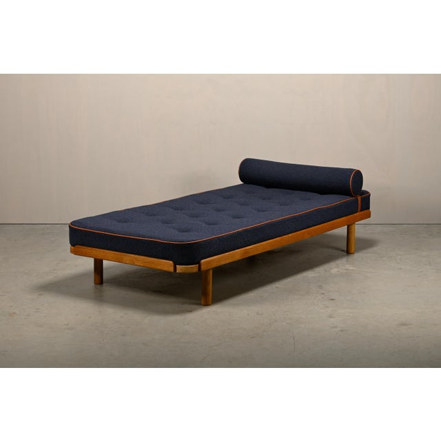 Scandinavian Daybed in Oak and Dark Blue Bouclé Fabric with Leather Accents, 1960s For Sale - Image 4 of 15