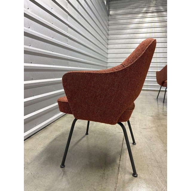 2020s Set of 8 Eero Saarinen for Knoll Executive Arm Chairs For Sale - Image 5 of 9