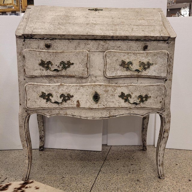 Provencal Louis XV Style Chest of Drawers, France, 19th Century For Sale - Image 4 of 18