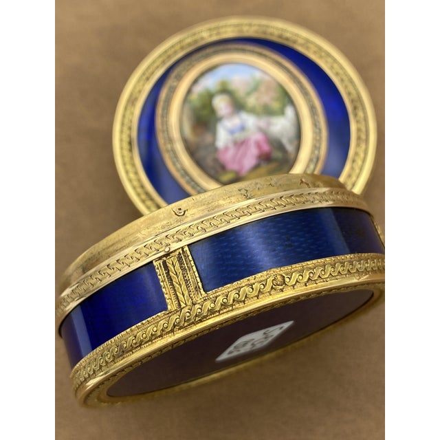 18th Century Circular Snuffbox in Gold, Enamel and Miniature with Bucolic Scene, 1800s For Sale - Image 6 of 11
