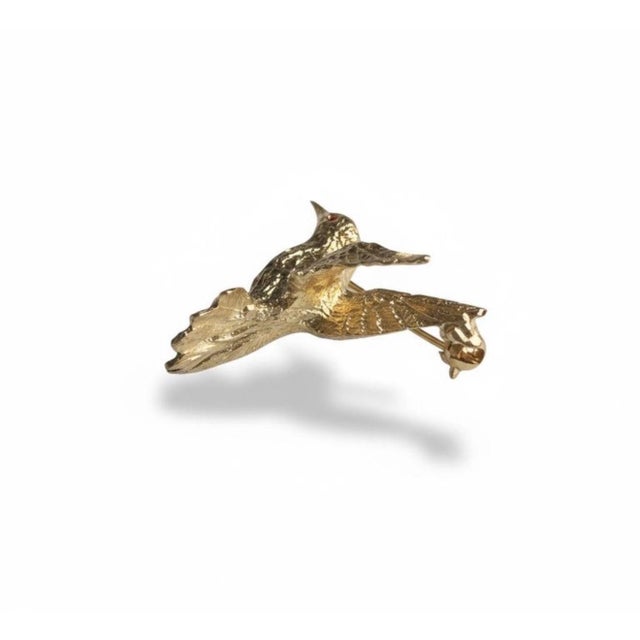 14k Yellow Gold Hummingbird Brooch 1 Inch For Sale - Image 11 of 11