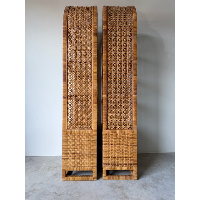 Wood 1970's Vintage Palm Beach Regency Style Arched Rattan & Glass Étagères – A Pair For Sale - Image 7 of 18