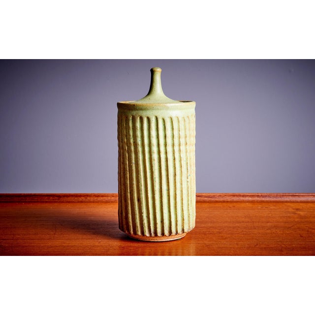 Ceramic Vessels with Lid and Vase in Green by Tom McMillin, USA, 1960s, Set of 5 For Sale - Image 6 of 18