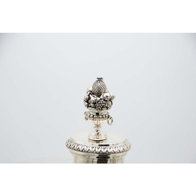 Silver Relief Tureen with Four Support Feet, in Good conditions.