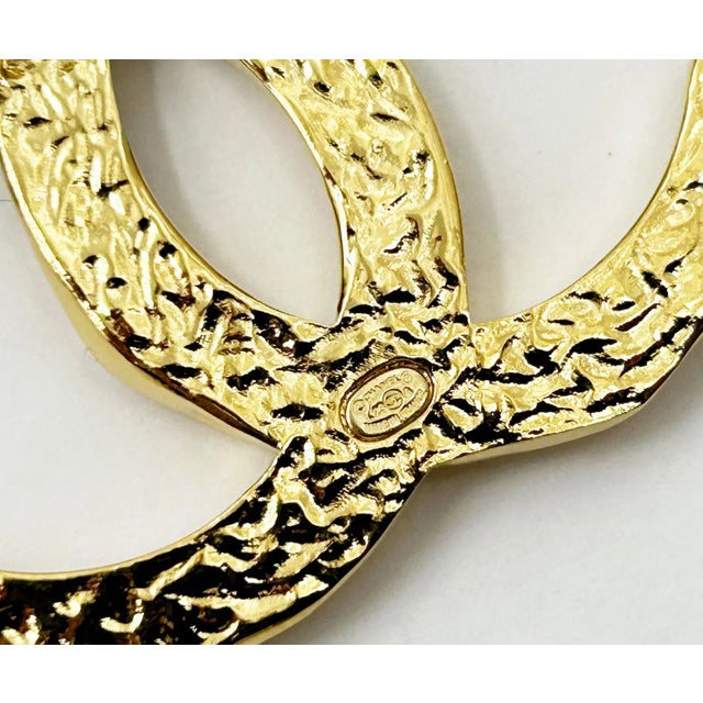 Chanel Chanel Gold Bended CC Brooch For Sale - Image 4 of 4