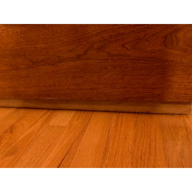 Wood 1950s Ramseur Mid Century Modern 8 Drawer Dresser For Sale - Image 7 of 18