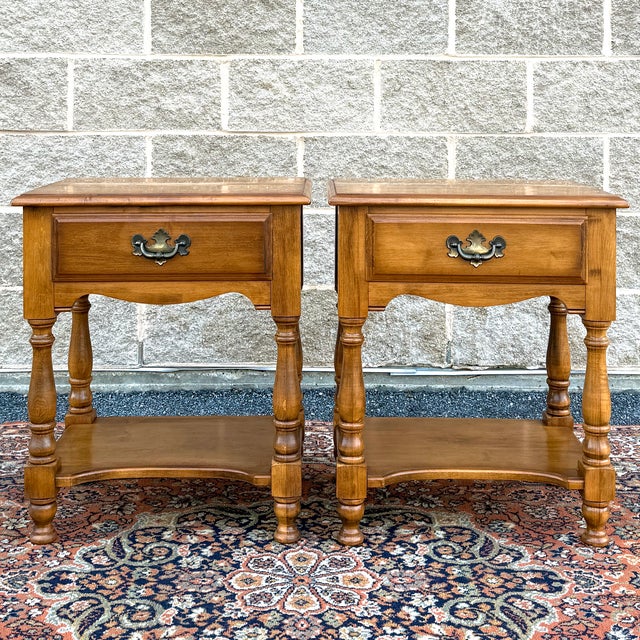 A pair of vintage Pennsylvania House Rustic Traditional solid maple nightstands, each having one dovetailed drawer with...