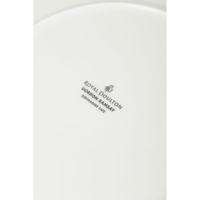 Large Dinner Plates in Porcelain by Royal Doulton for Gordon Ramsay, Set of 5 For Sale - Image 4 of 5