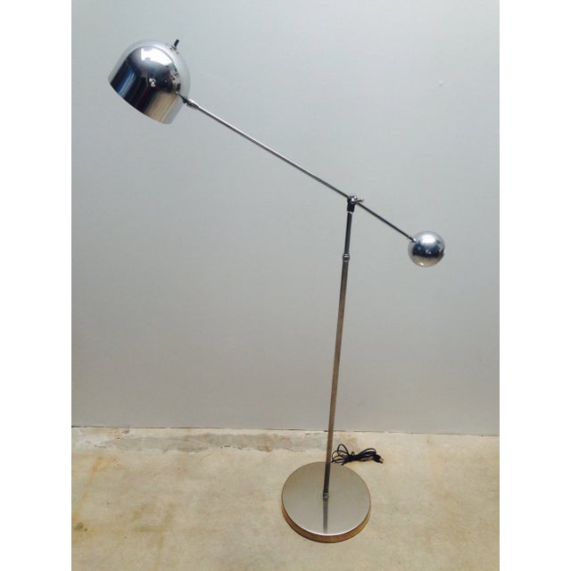 Sculptural Mid-Century Modern Chrome Floor Lamp With Adjustable Dome Shade & Counterbalance Ball For Sale - Image 4 of 8