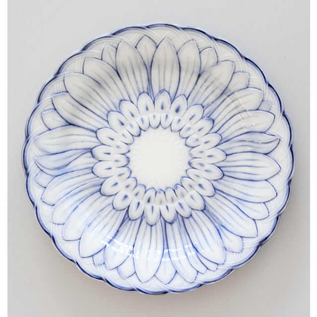 Blue 19th Century English Wedgwood Blue & White Pearlware Sunflower Plate For Sale - Image 8 of 8