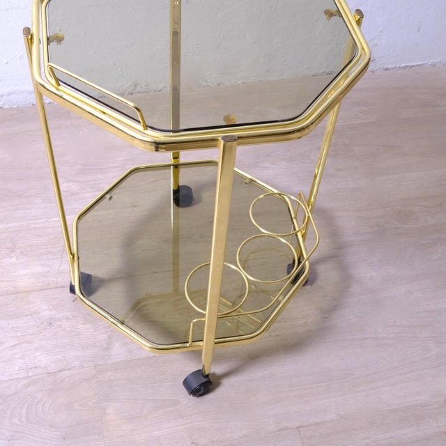 Elegant hexagonal glass and metal trolley, with wheels. Equipped with a convenient and practical removable tray, two...