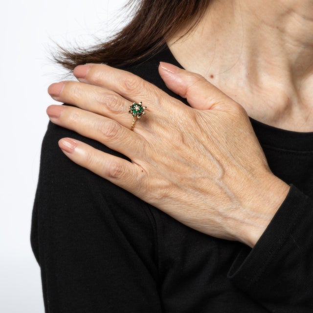 Stylish vintage emerald & diamond tulip ring (circa 1960s to 1970s) crafted in 14 karat yellow gold. Round brilliant cut...