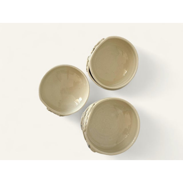 ✨ Set of 6 Stoneware Pottery Bowls – Handcrafted with Ceramic Appliqué & Dusty Blue Glaze Elevate everyday dining with...