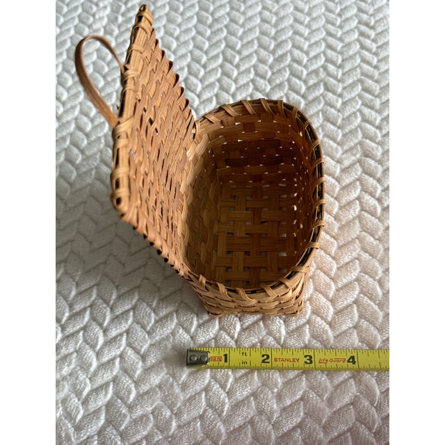 Vintage Beautiful Cherokee White Oak Wall Basket – Orig. Certification Tag by Renowned Alyne Driver For Sale - Image 12 of 15