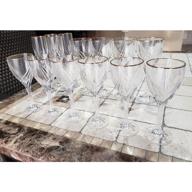 Contemporary Set of Lenox Debut Gold-Rimmed Crystal Glasses - 14 Pieces - Water, Wine and Champagne For Sale - Image 3 of 13
