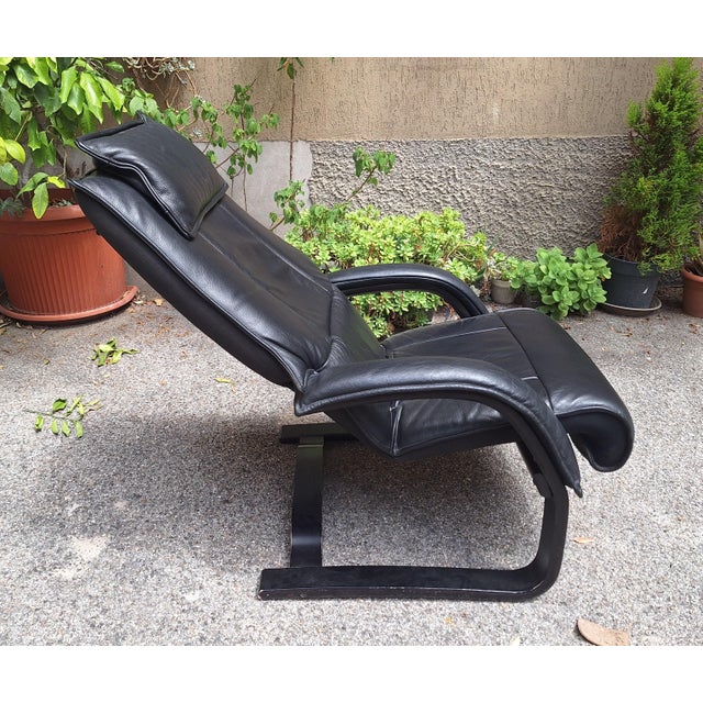 Black Leather Recliner Armchair attributed to Alvar Aalto for Artek, 1960s, Set of 2, in Good conditions. Designed 1960 to...